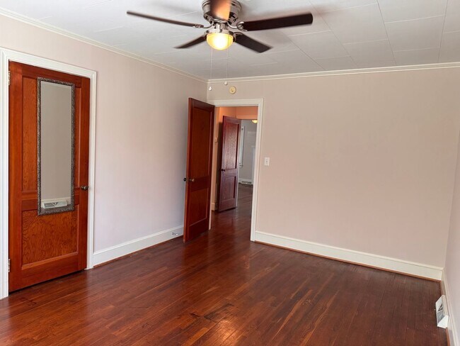 Building Photo - 2 BED, 1 BATH HOME LOCATED A FEW BLOCKS FROM DOWNTOWN ASHEBORO!