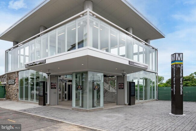 Building Photo - 132 E Glebe Rd