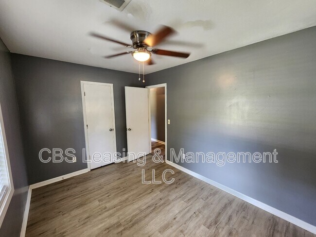 Building Photo - 1406 Jackson Dr