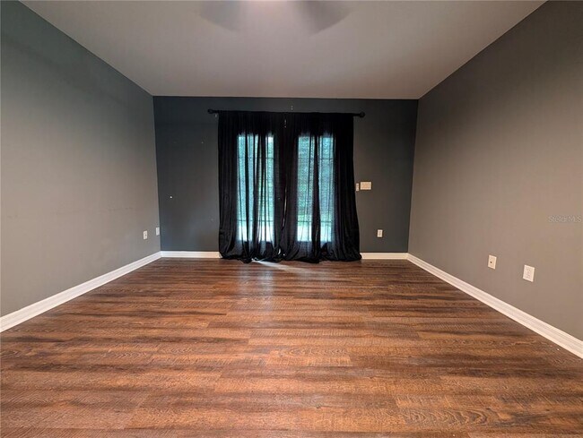 Building Photo - 138 SW Gremlin Way