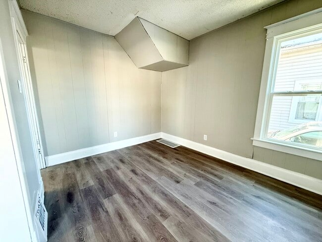 Building Photo - 1201 67th St