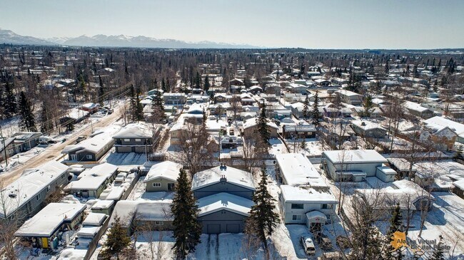 Building Photo - 2606 W 30th Ave