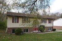 Building Photo - ***Ask about our Security Deposit Alternative!*** $899- Remodeled one bedroom apartment in Eastwood