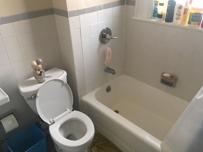 Building Photo - 2949 Zephyr Ave