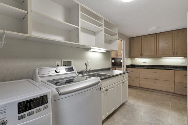 Building Photo - Tons of Space l Great Schools l Prime Sili...