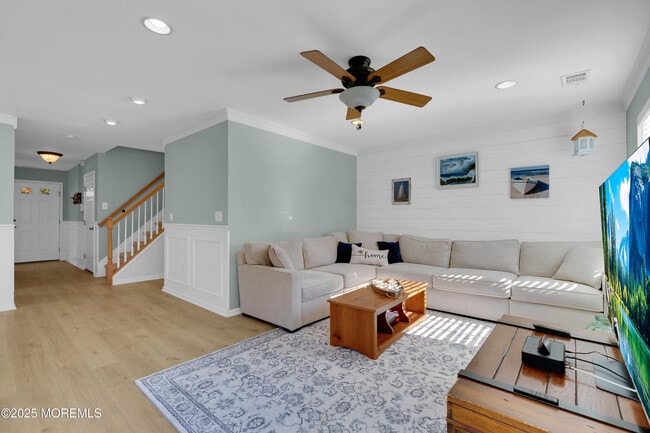 Building Photo - 11 Saratoga Ct