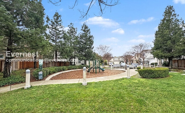 Building Photo - 1090 Azalea Ln