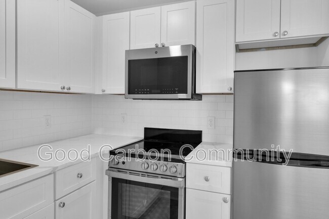 Building Photo - 209 Summer St