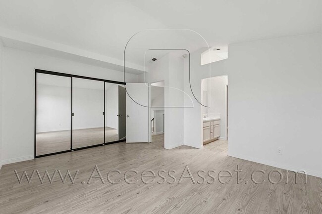 Building Photo - 15630 Half Moon Dr