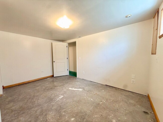 Building Photo - 7860 Sequoia Ct