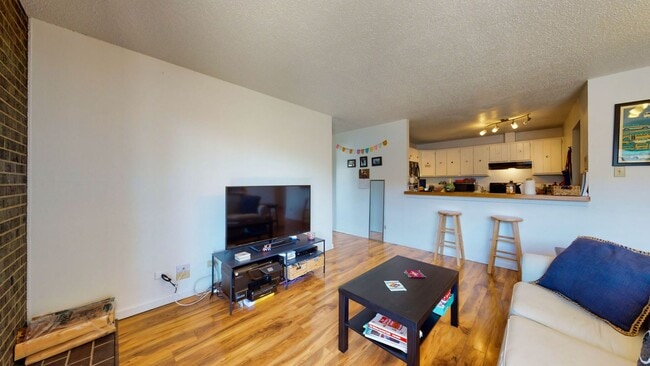 Building Photo - 555 E 10th Ave