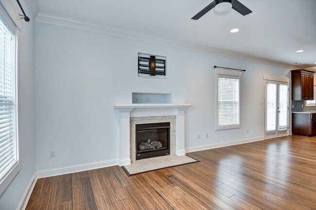 Building Photo - MOVE IN READY! GORGEOUS HOME IN CHESAPEAKE!