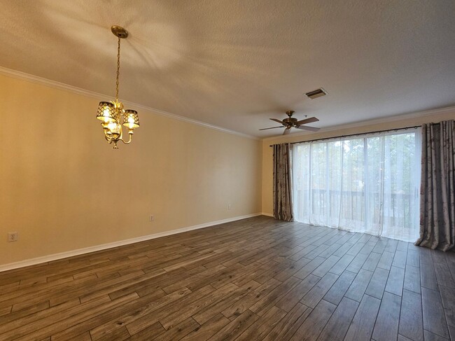 Building Photo - Spacious Townhouse nestled in a wonderful ...