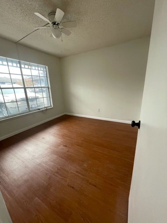 Building Photo - 313 Dirksen Dr
