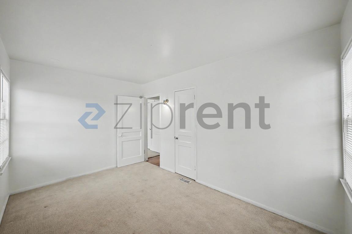 Building Photo - Unit