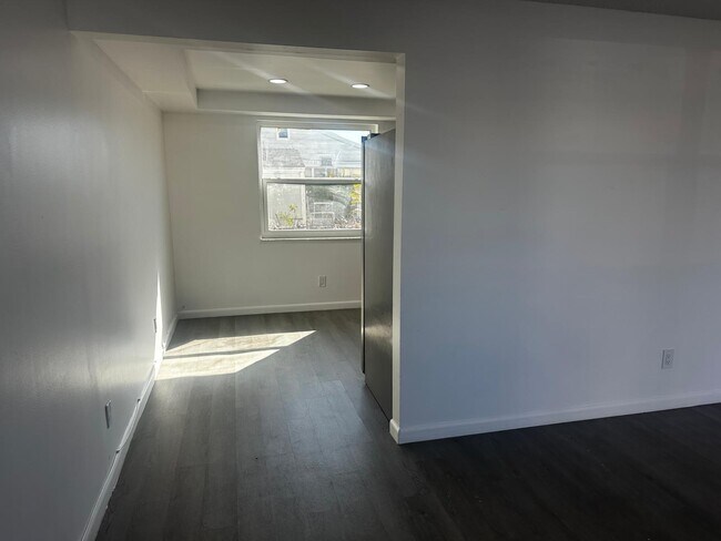 Building Photo - 23 SE 12th St