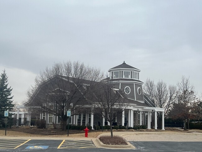 Building Photo - 285 Lakeshore Dr