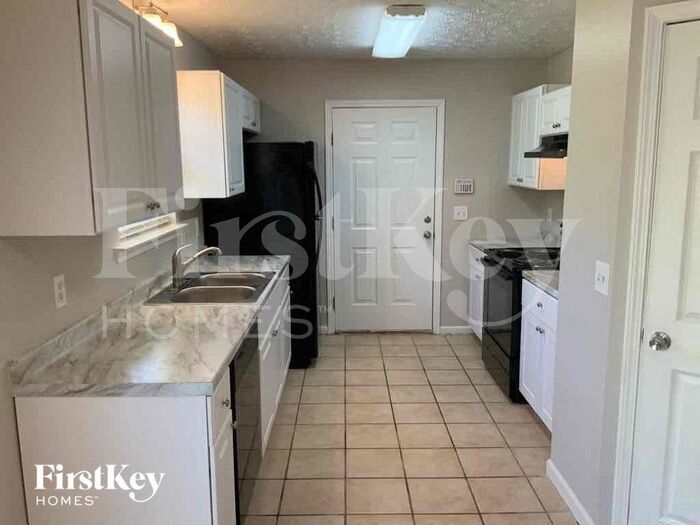 Building Photo - 5685 Cottage Ln