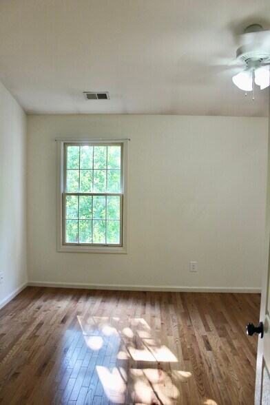 Building Photo - 1625 Nicholasville Rd