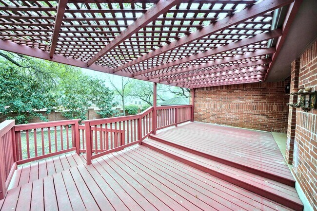 Building Photo - Executive Home in Greenshire with Luxurious Updates and Spacious Outdoor Living - Agent Commissio...