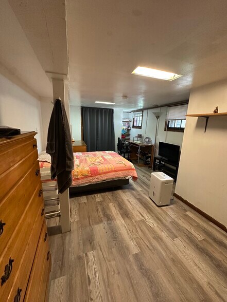 Building Photo - 105-1 Bool St