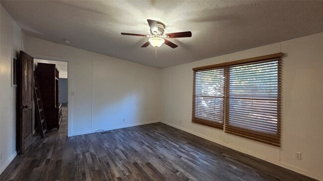Building Photo - 21150 Arnsworth