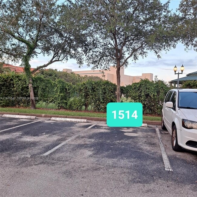 Building Photo - 642 SW 106th Ave