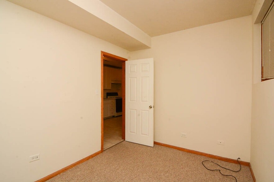 Building Photo - 920 N Paulina St