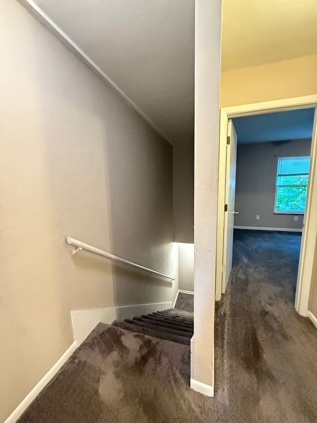 Building Photo - 1721 Active