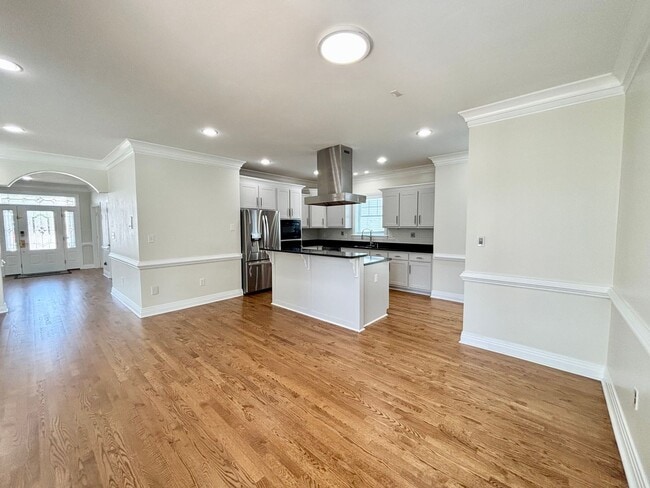 Building Photo - Gorgeous Beach View Home