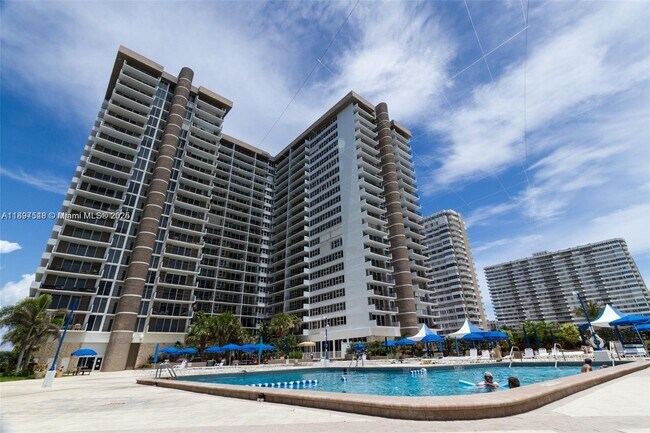 Building Photo - 1965 S Ocean Dr