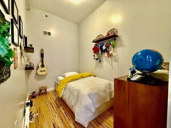 Building Photo - 232 Pavonia Ave