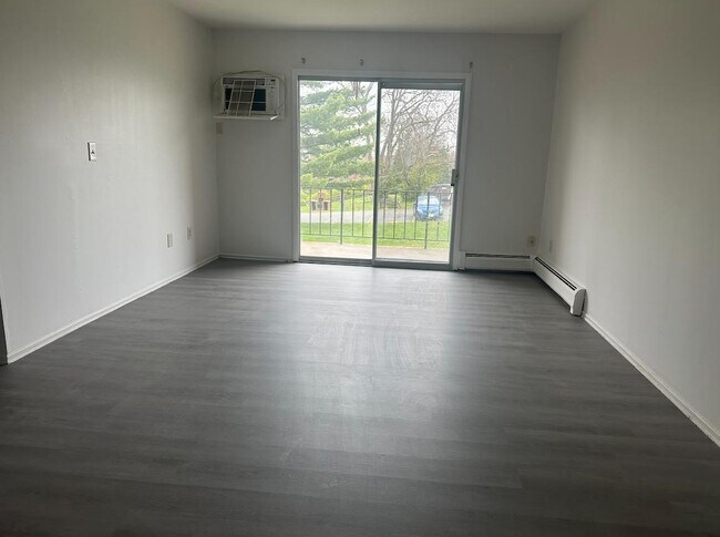 Building Photo - 620 Pedretti Ave