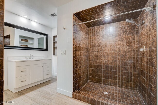 Building Photo - 945 Vegas Valley Dr