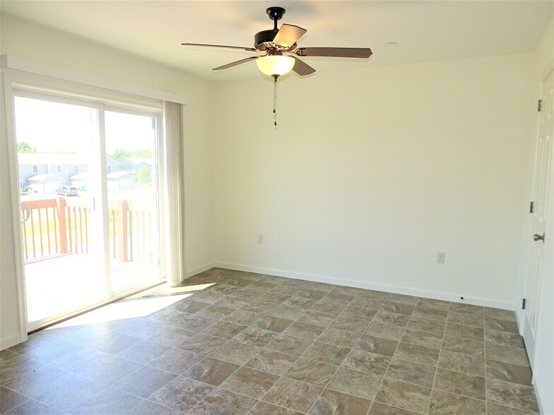 Building Photo - 312 Meadow View Dr