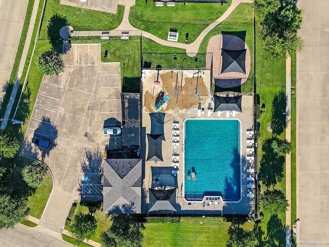 Building Photo - 8212 Canoe Ridge Ln