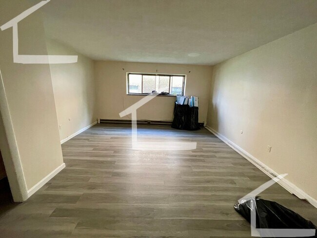 Building Photo - Nice 2 bed in Allston