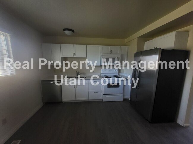 Building Photo - 1052 Ellen Cir