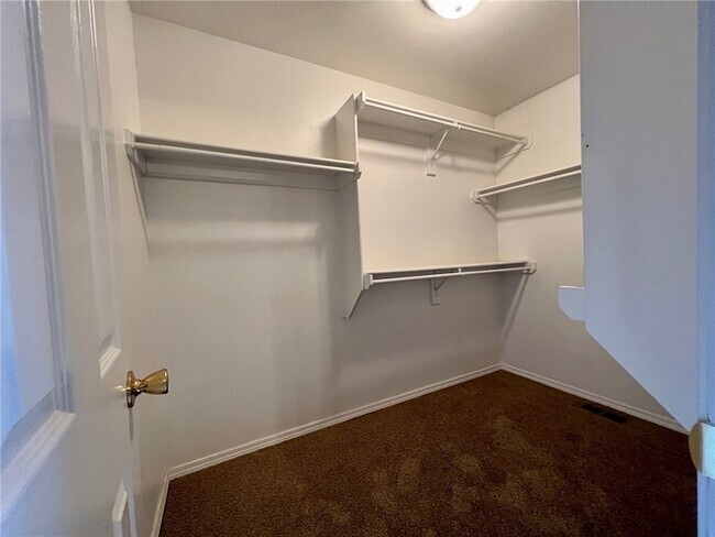 Building Photo - 2219 Skyler Dr