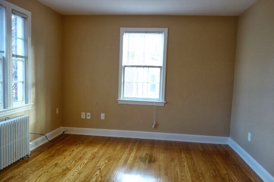 Building Photo - 816 Greenwood Cir