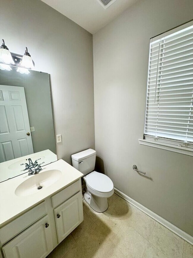 Building Photo - Fabulous Home in Ballantyne!!!
