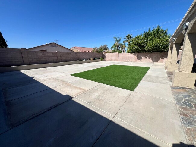 Building Photo - 11175 W Ashley Chantil Dr