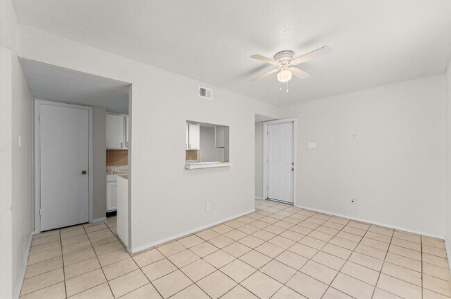 Building Photo - 12206 Ormandy St