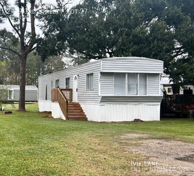 Building Photo - 2719 3rd St