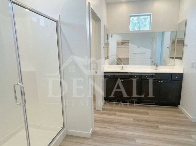 Building Photo - 1365 W Bluejay Dr