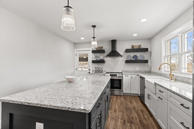 Building Photo - 102 Dogwood Ln