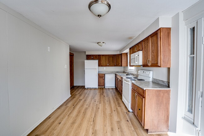 Building Photo - 407 Beach St