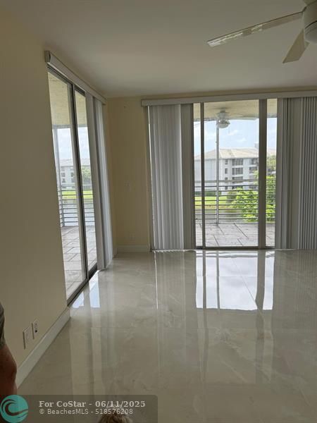 Building Photo - 9420 Poinciana Pl