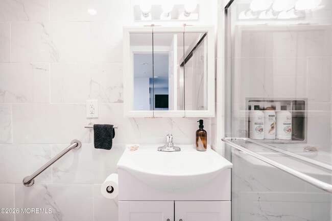 Building Photo - 13 Decatur Ave