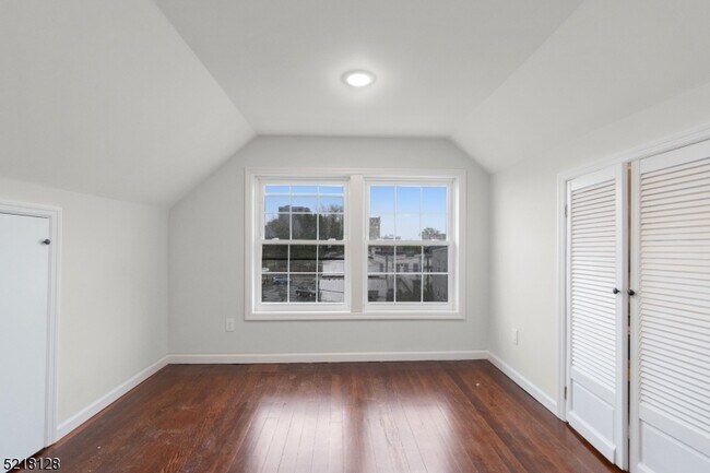 Building Photo - 173 Oakwood Pl
